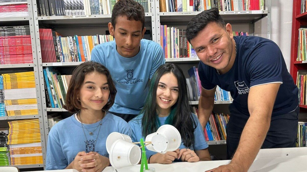 Alunos criam objeto que calcula velocidade do vento com materias recicláveis